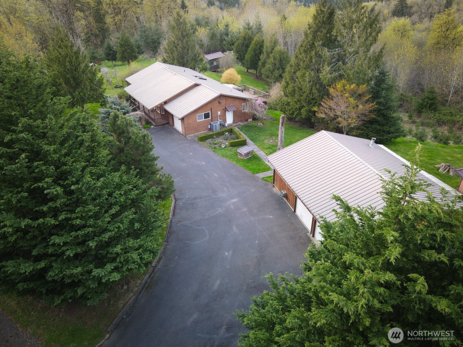 207 Tillicum Drive Property Photo 4