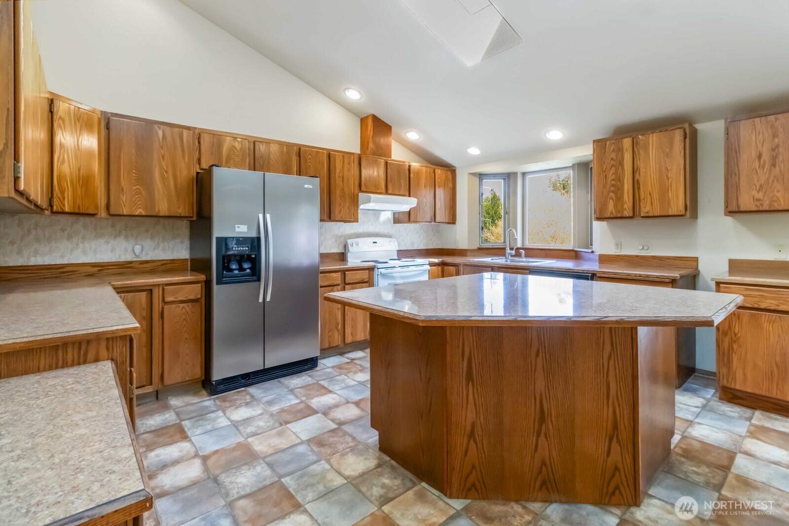 207 Tillicum Drive Property Photo 25