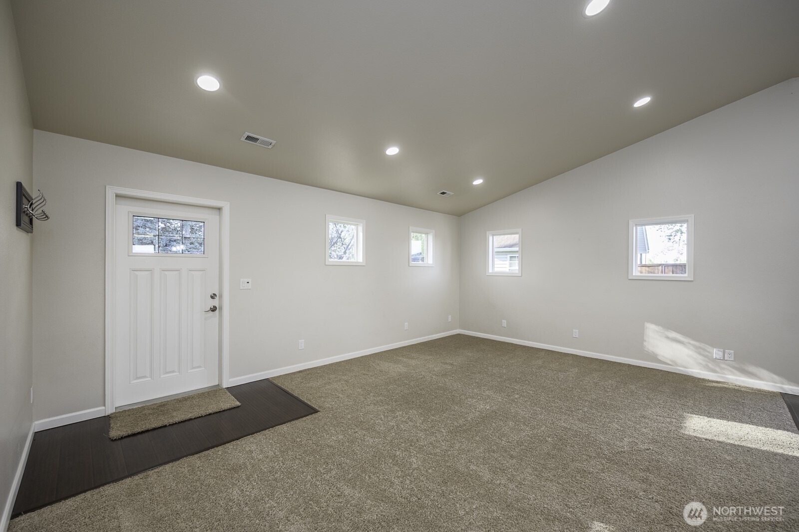 2143 Ne Valley Road Property Photo 8