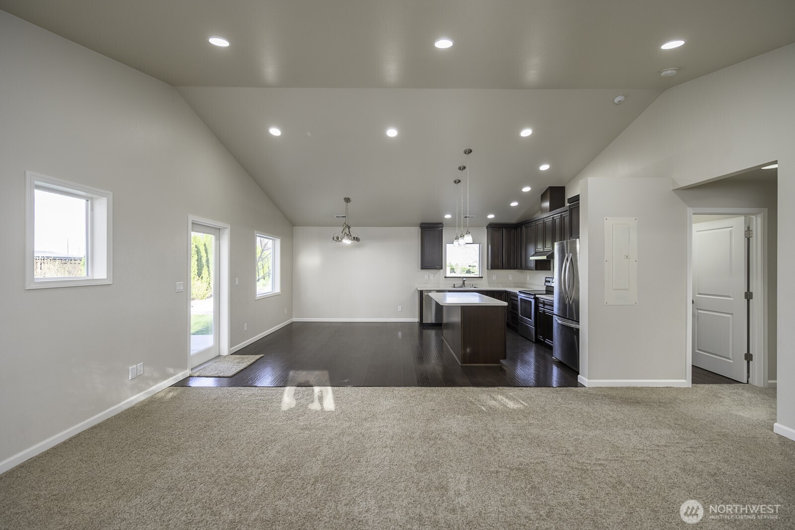 2143 Ne Valley Road Property Photo 12