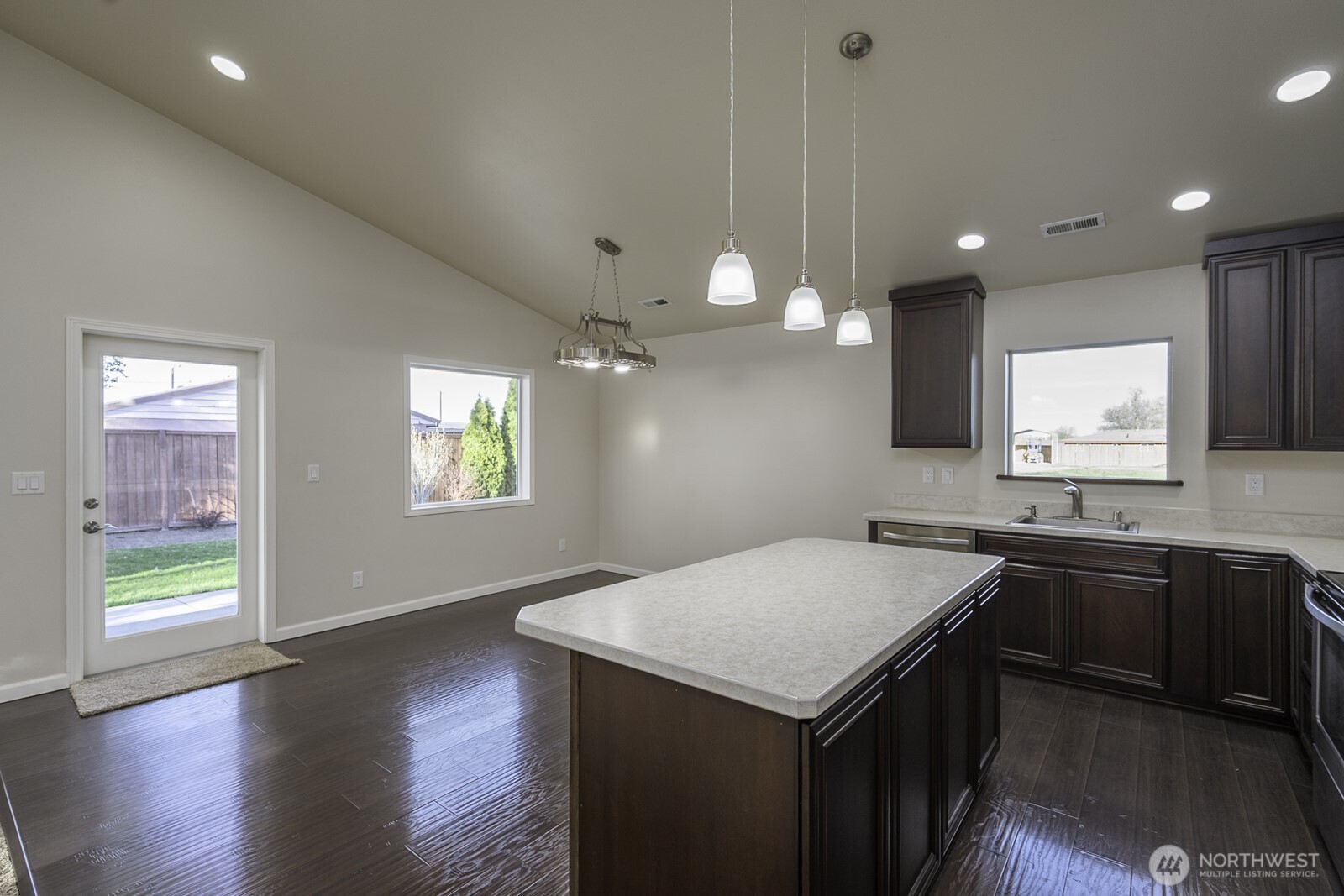 2143 Ne Valley Road Property Photo 15