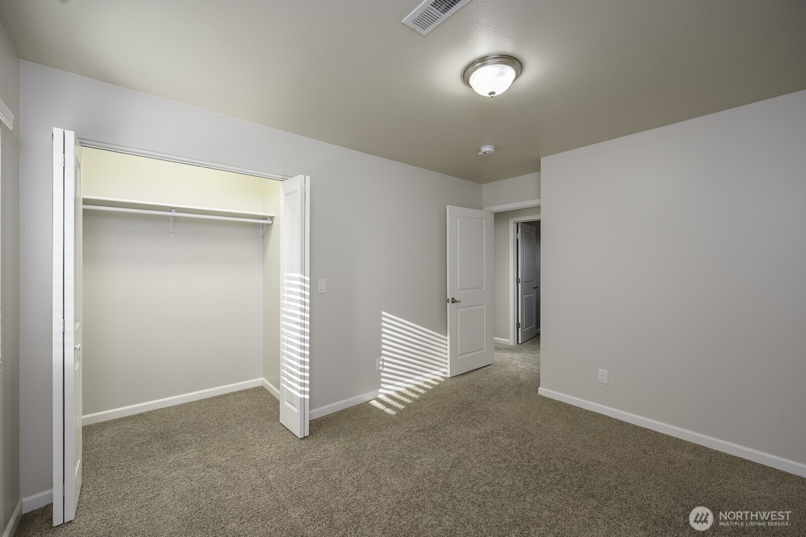 2143 Ne Valley Road Property Photo 24