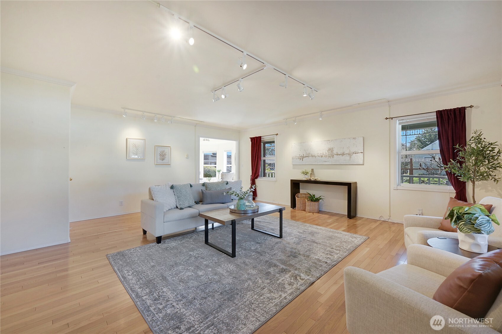 2212 Sheridan Street Property Photo 5