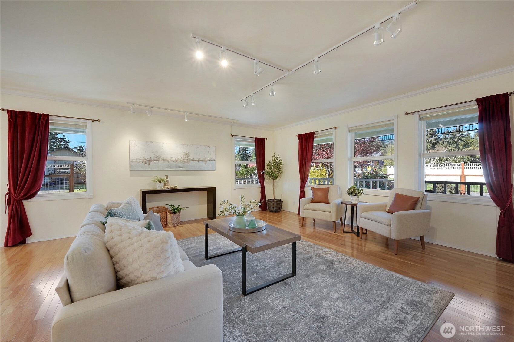 2212 Sheridan Street Property Photo 6