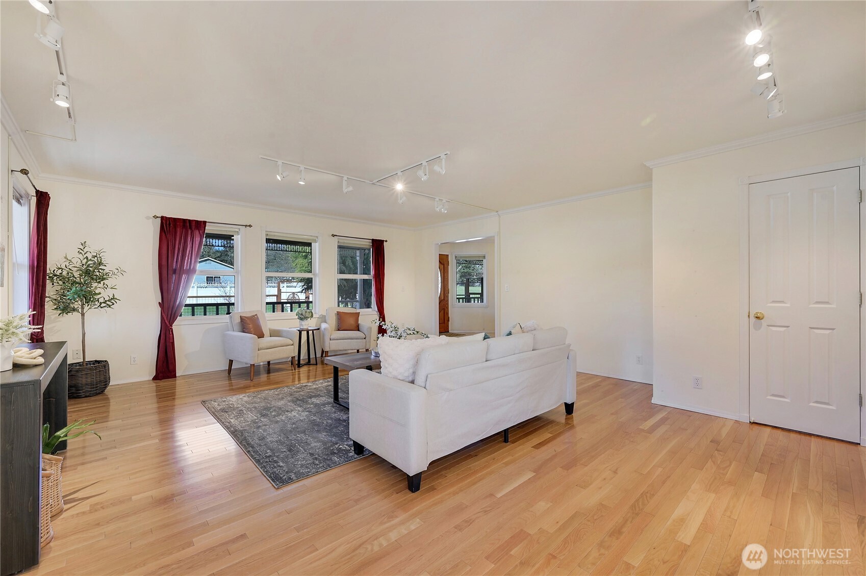 2212 Sheridan Street Property Photo 7