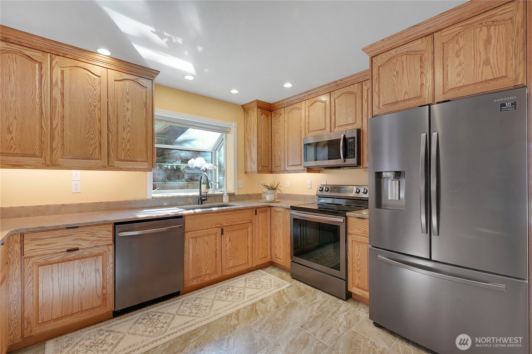 2212 Sheridan Street Property Photo 10
