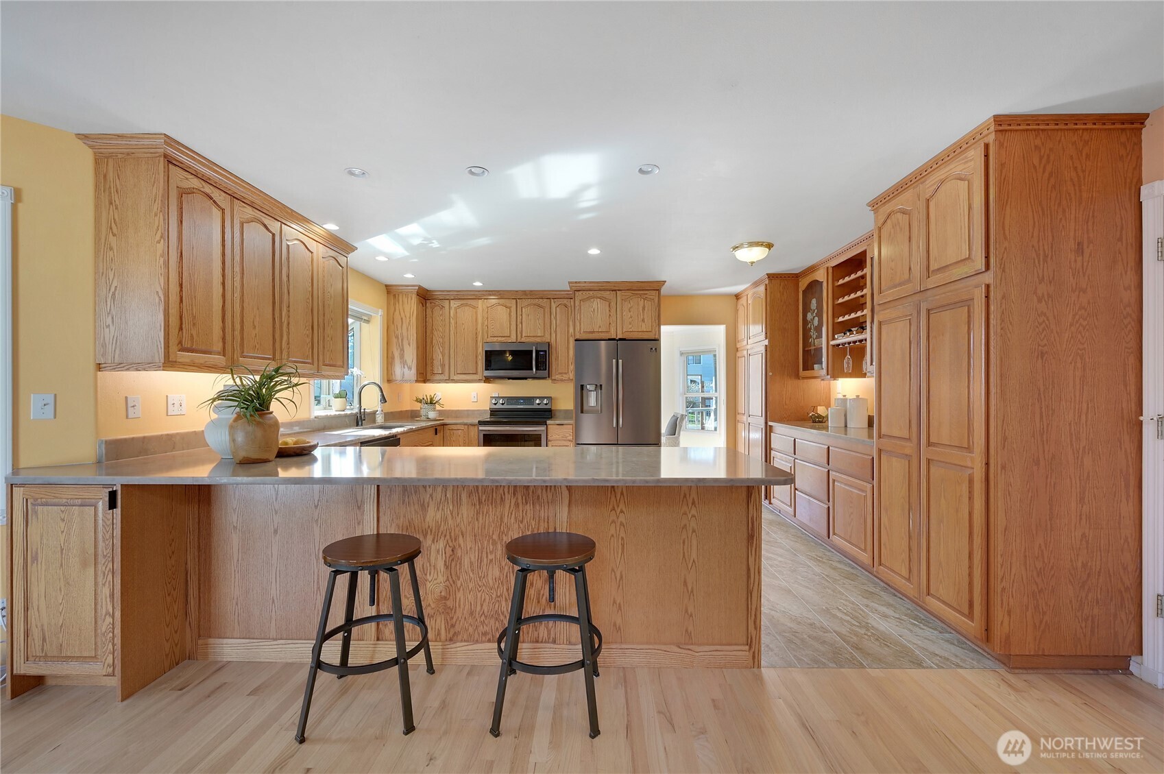 2212 Sheridan Street Property Photo 12
