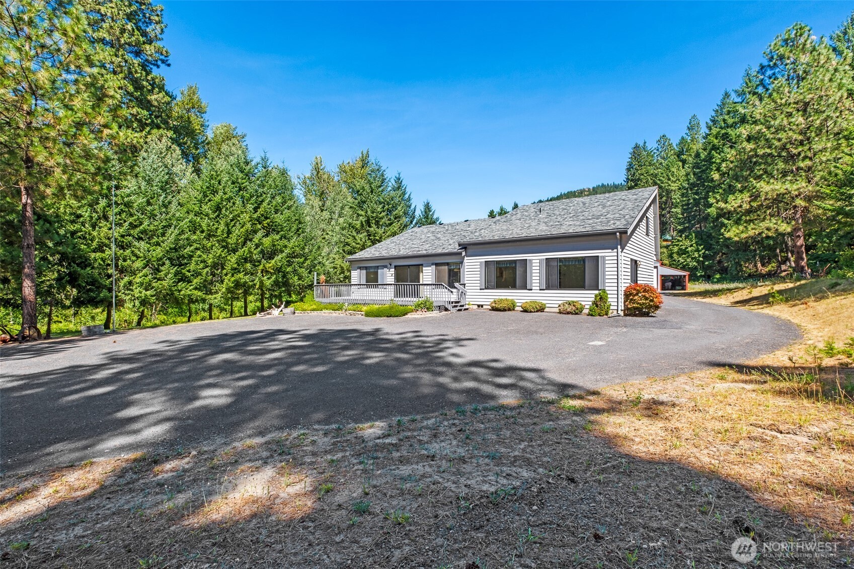 9585 Eagle Creek Property Photo 6