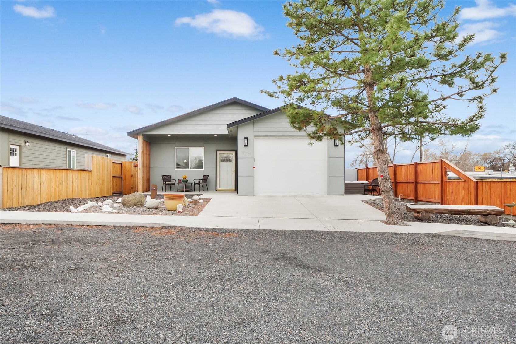 423 2nd Avenue Property Photo 4