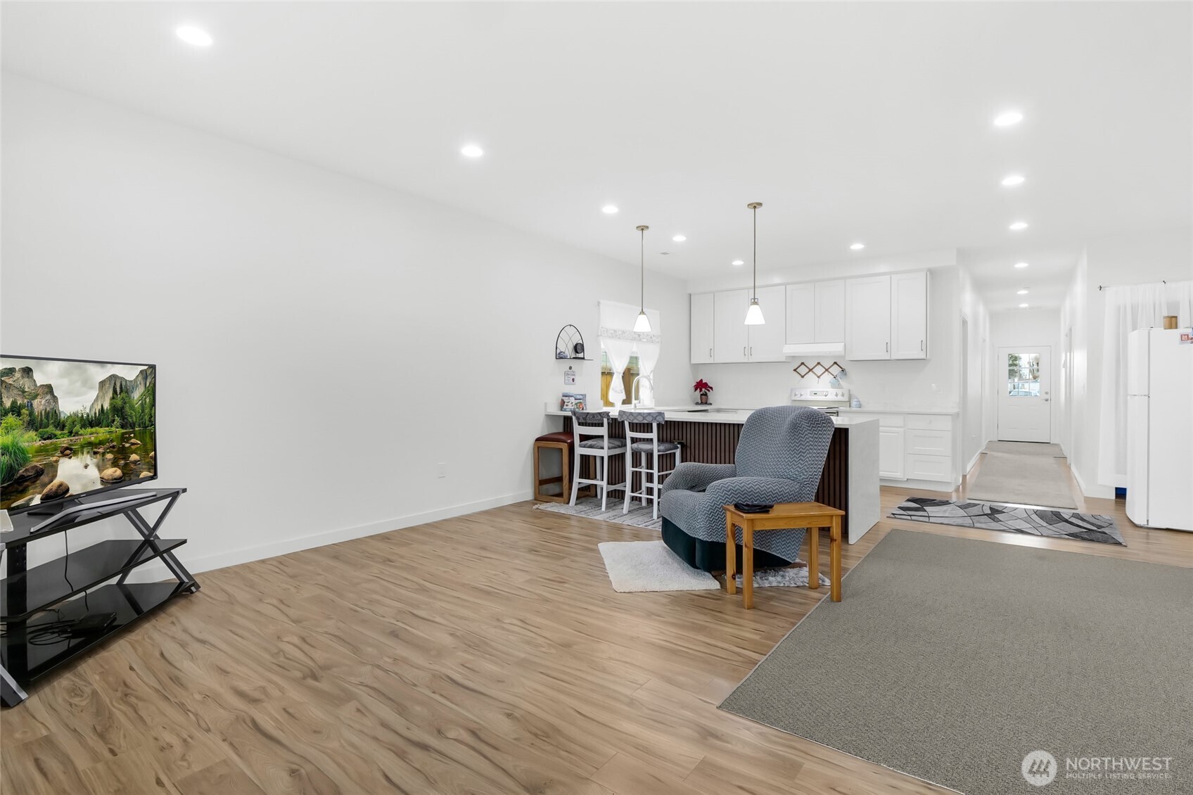 423 2nd Avenue Property Photo 12