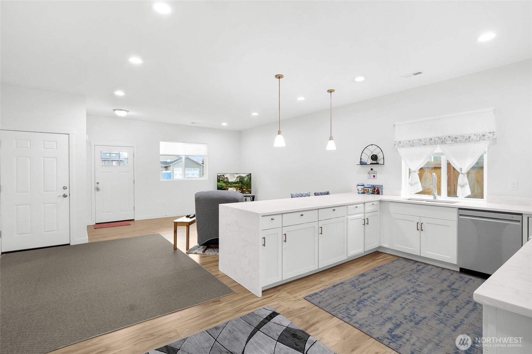 423 2nd Avenue Property Photo 15