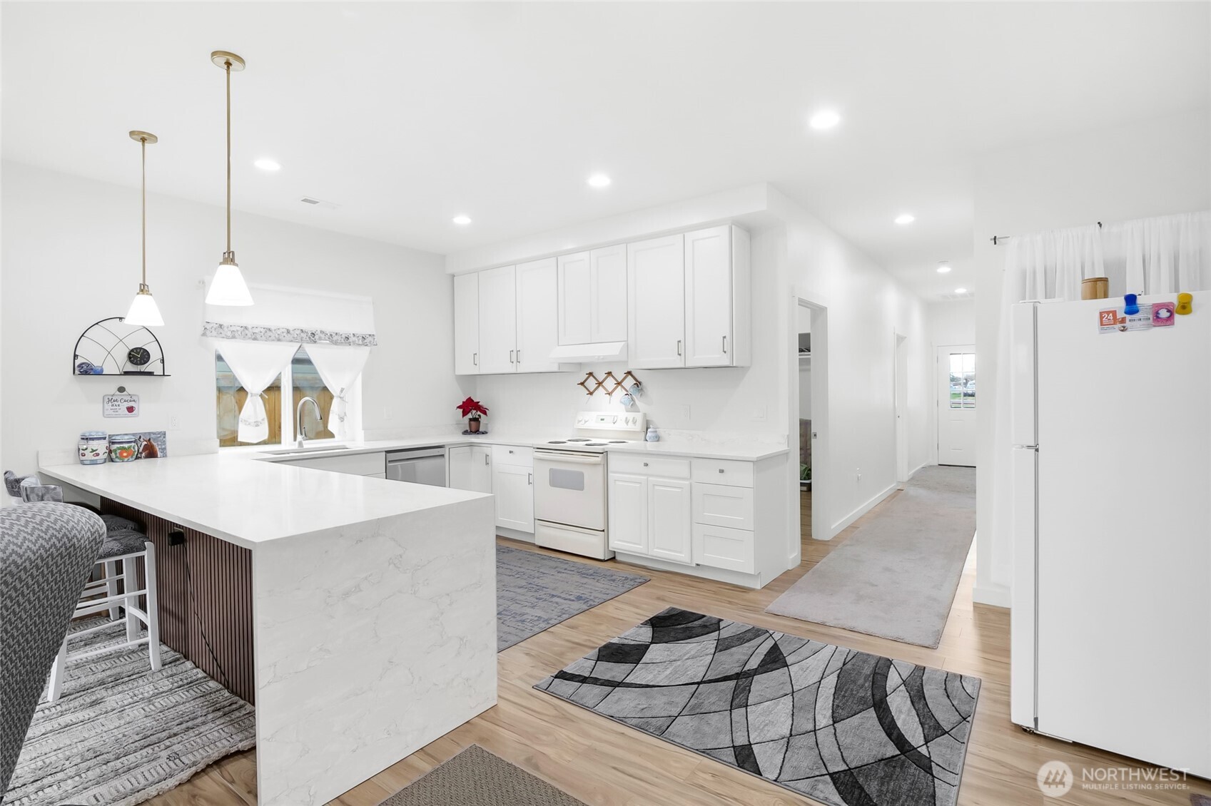 423 2nd Avenue Property Photo 16