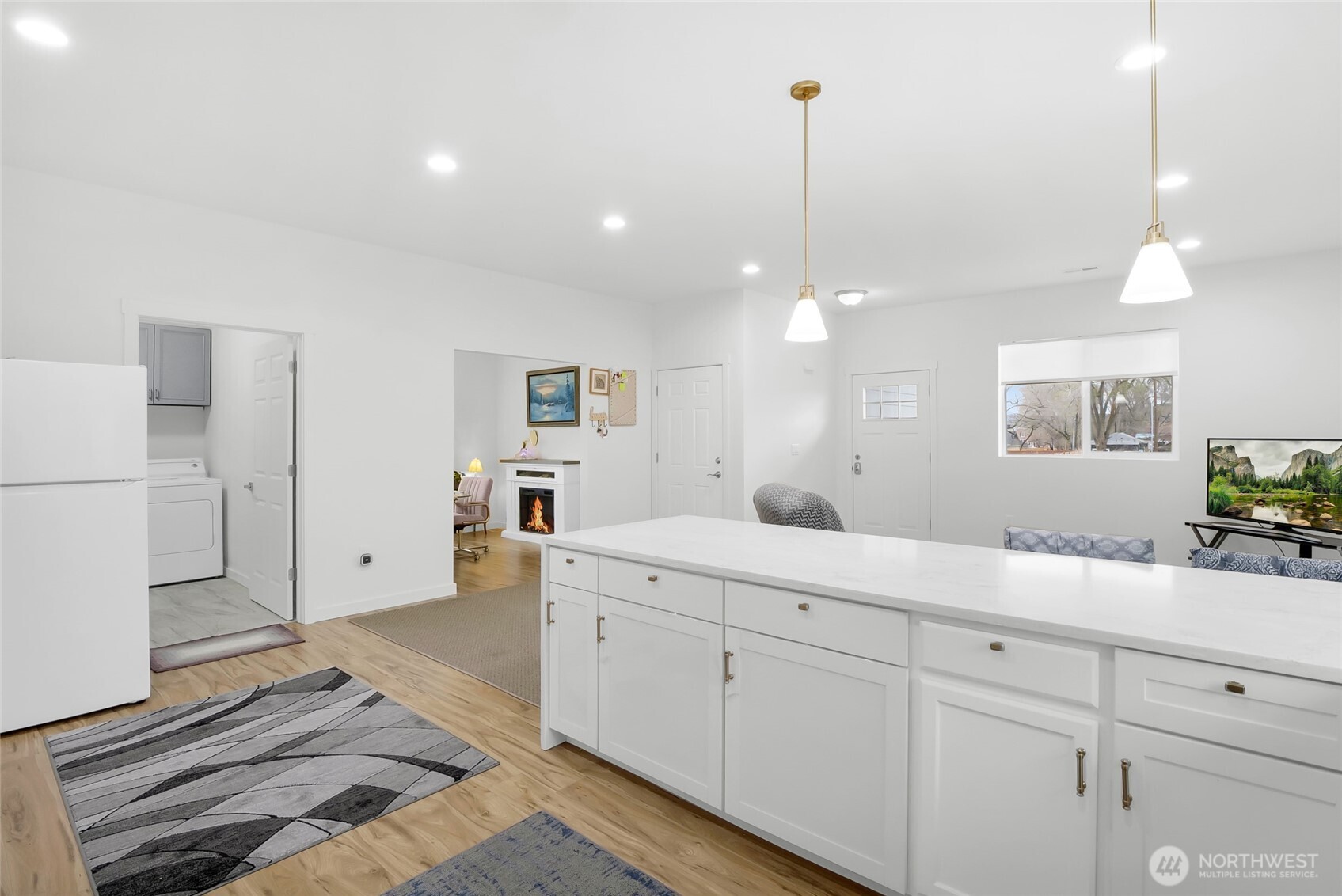 423 2nd Avenue Property Photo 18