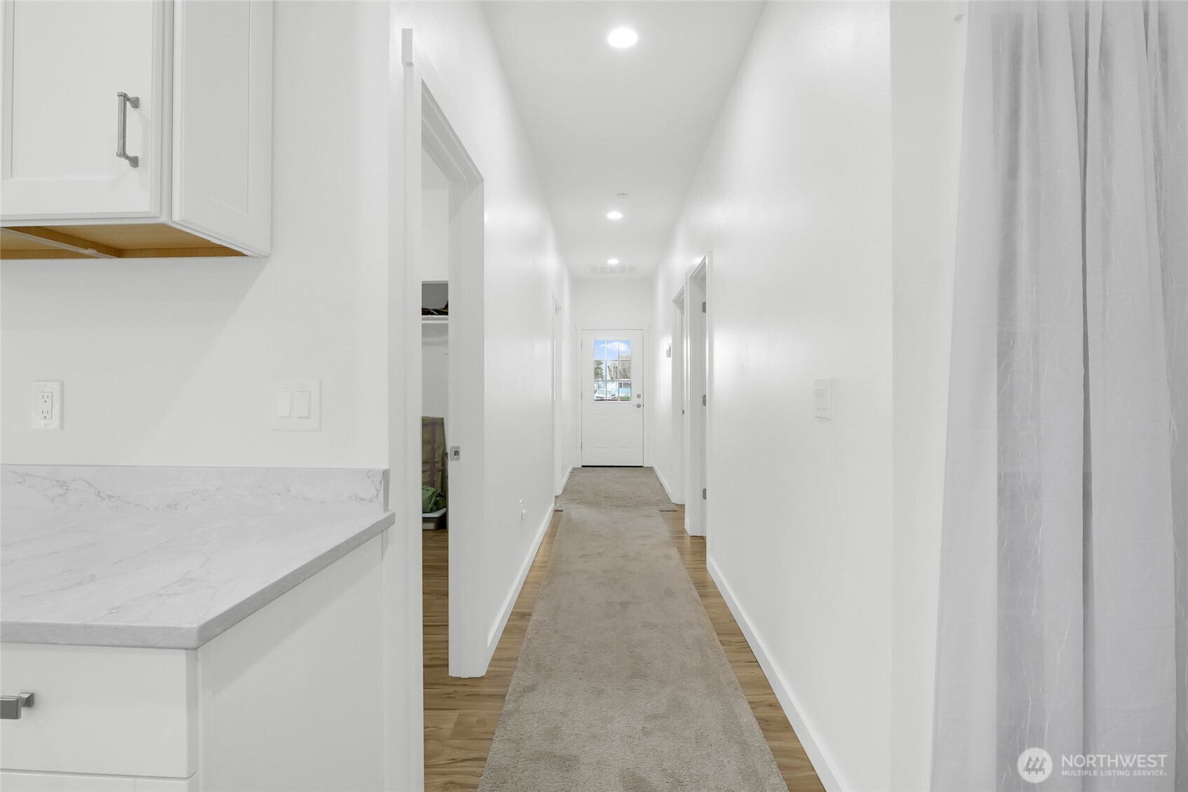 423 2nd Avenue Property Photo 20
