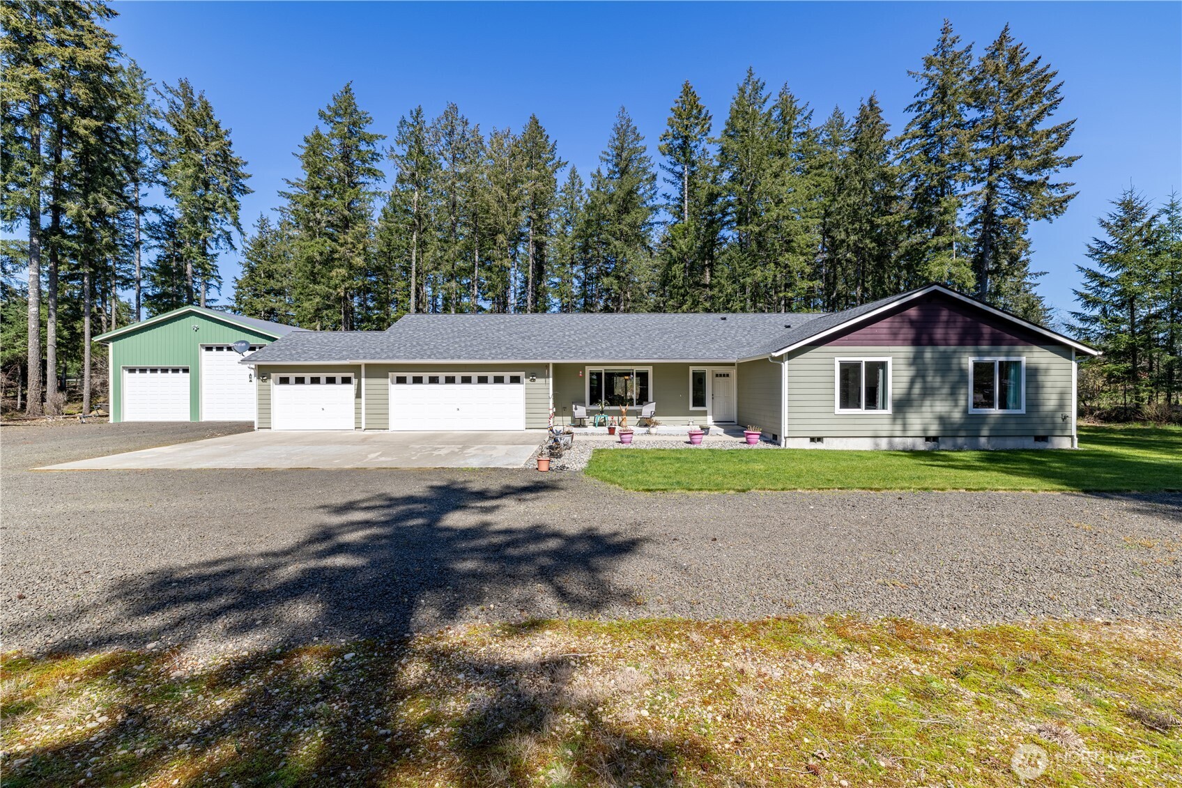 331 E Little Bear Lane Property Photo 1