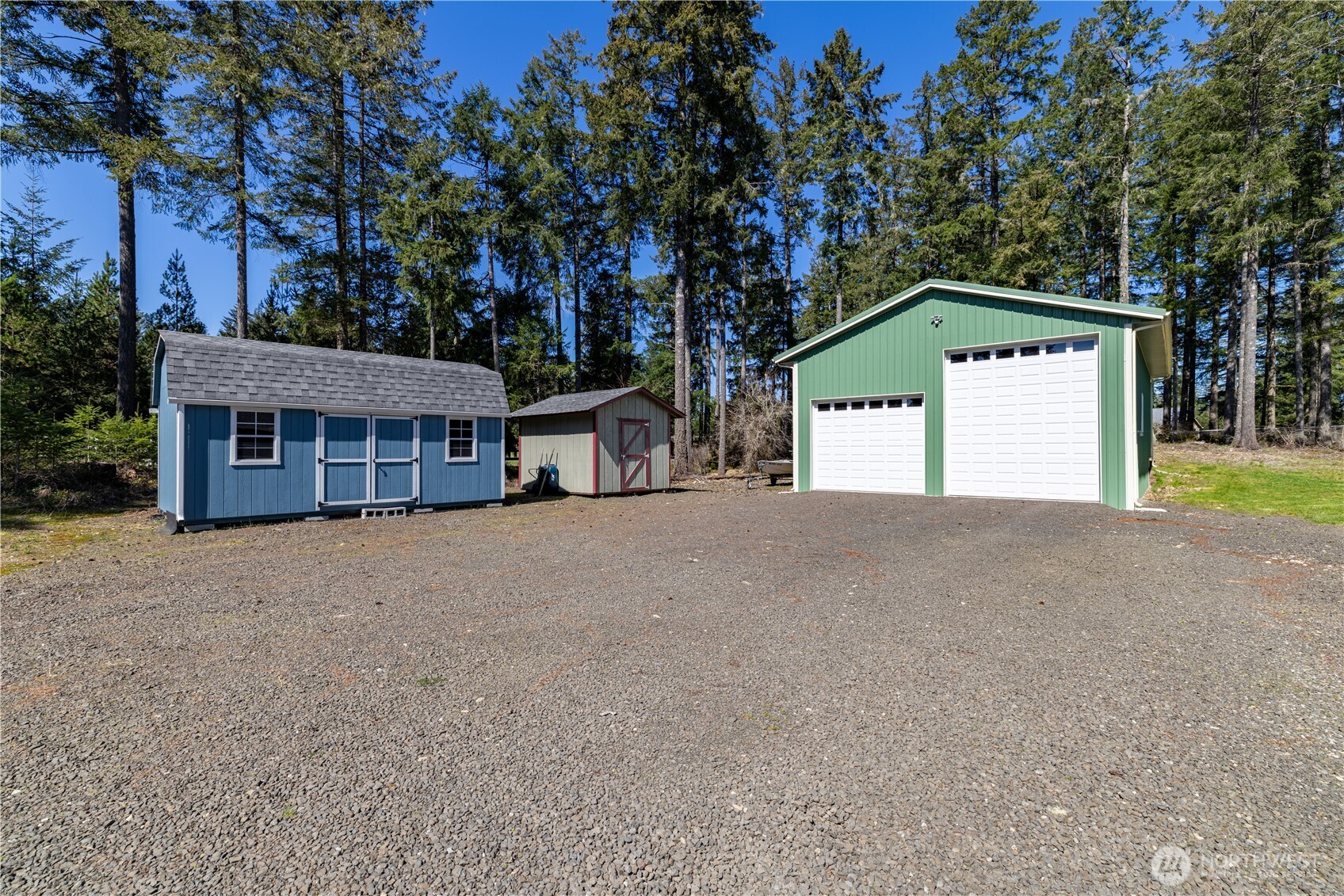 331 E Little Bear Lane Property Photo 3