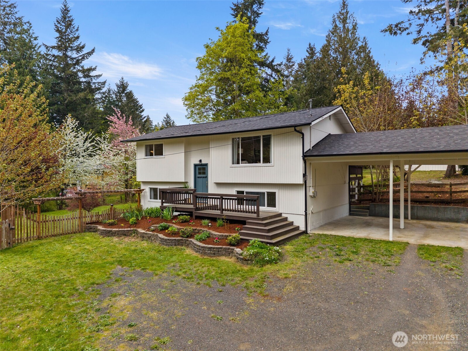 4631 E Grapeview Loop Road Property Photo 1