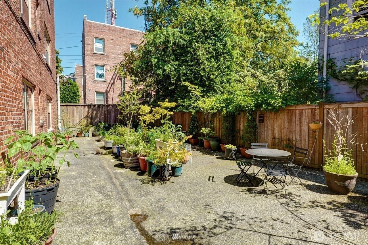 1605 E Olive Street 307 Property Photo 16