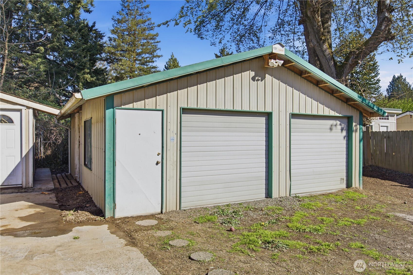516 6th Ave Property Photo 2