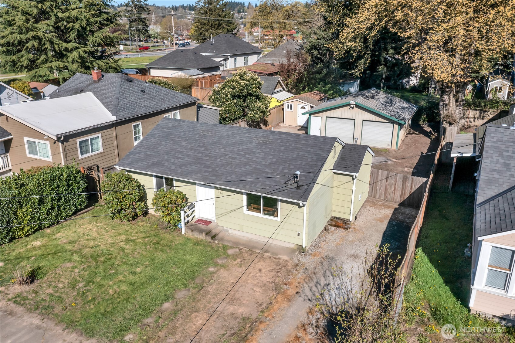 516 6th Ave Property Photo 4