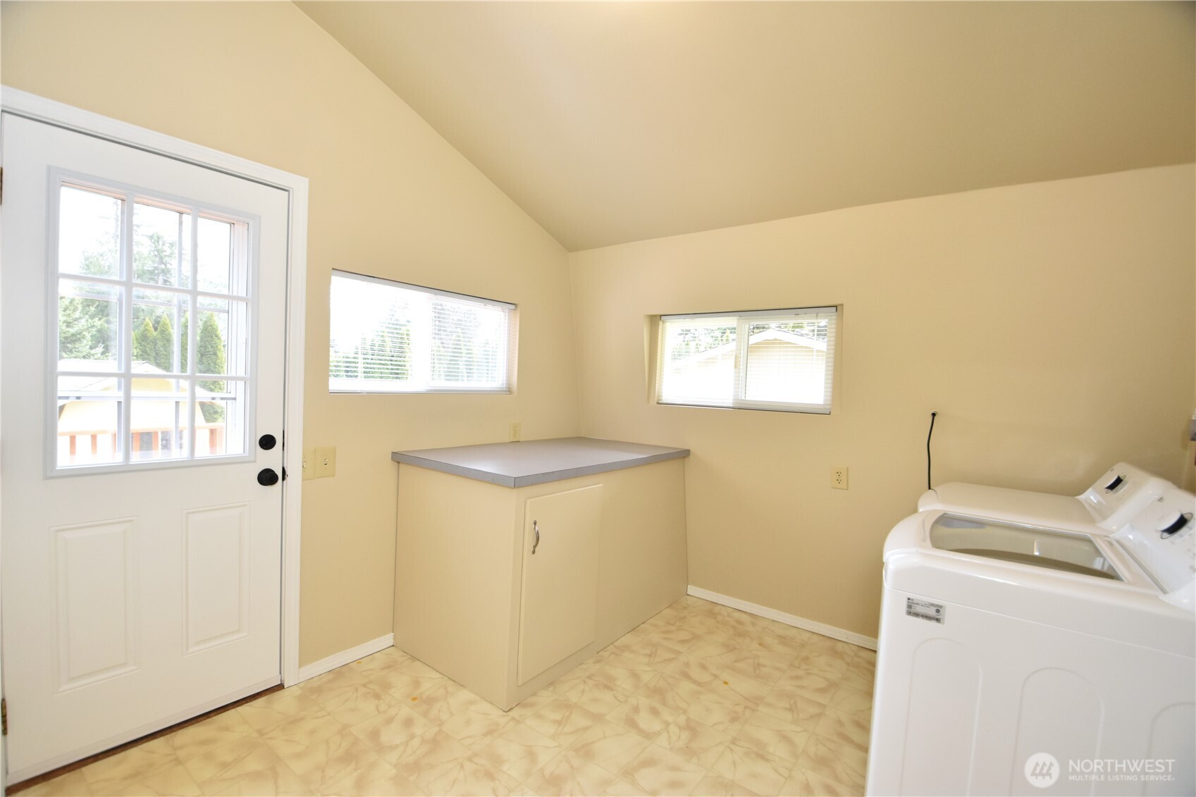 580 Summit Place Property Photo 13
