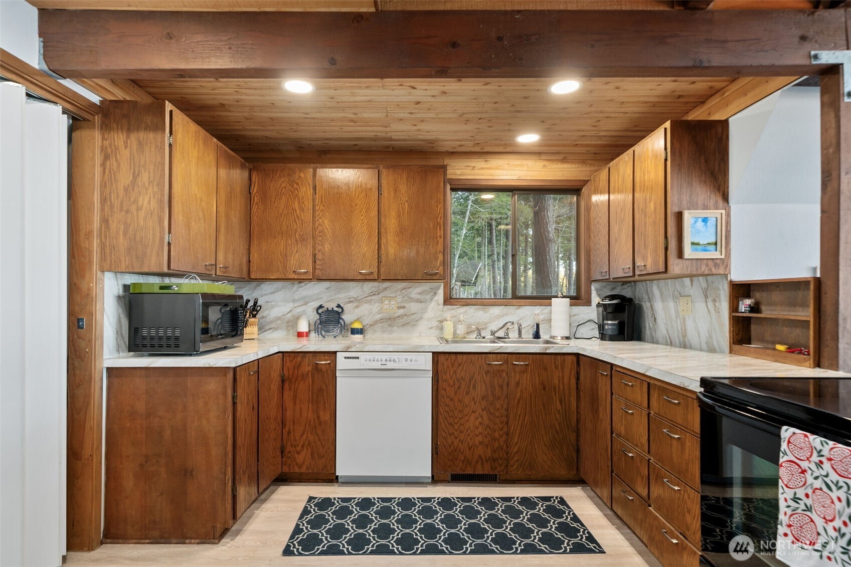 362 E Pointes Drive Property Photo 14