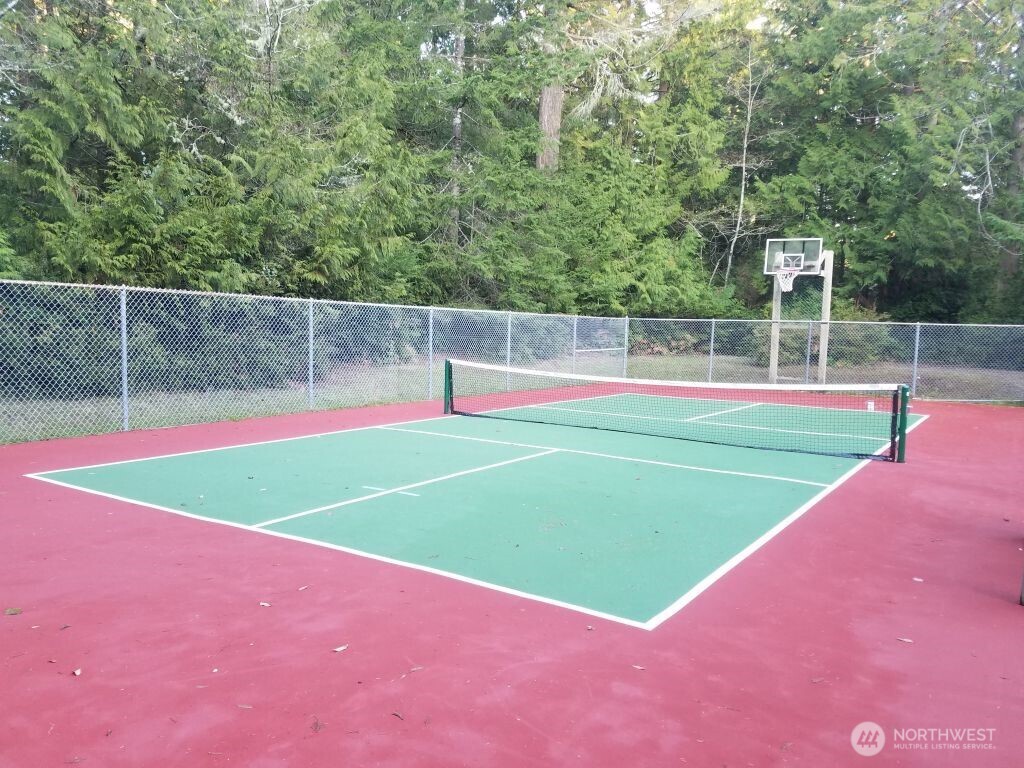 362 E Pointes Drive Property Photo 33