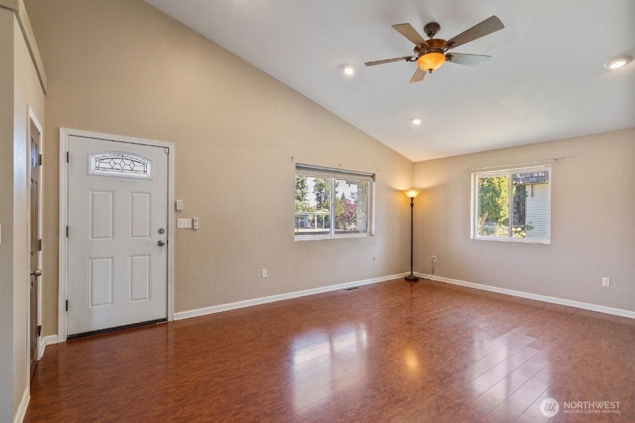 928 W Cherry Street Property Photo 6