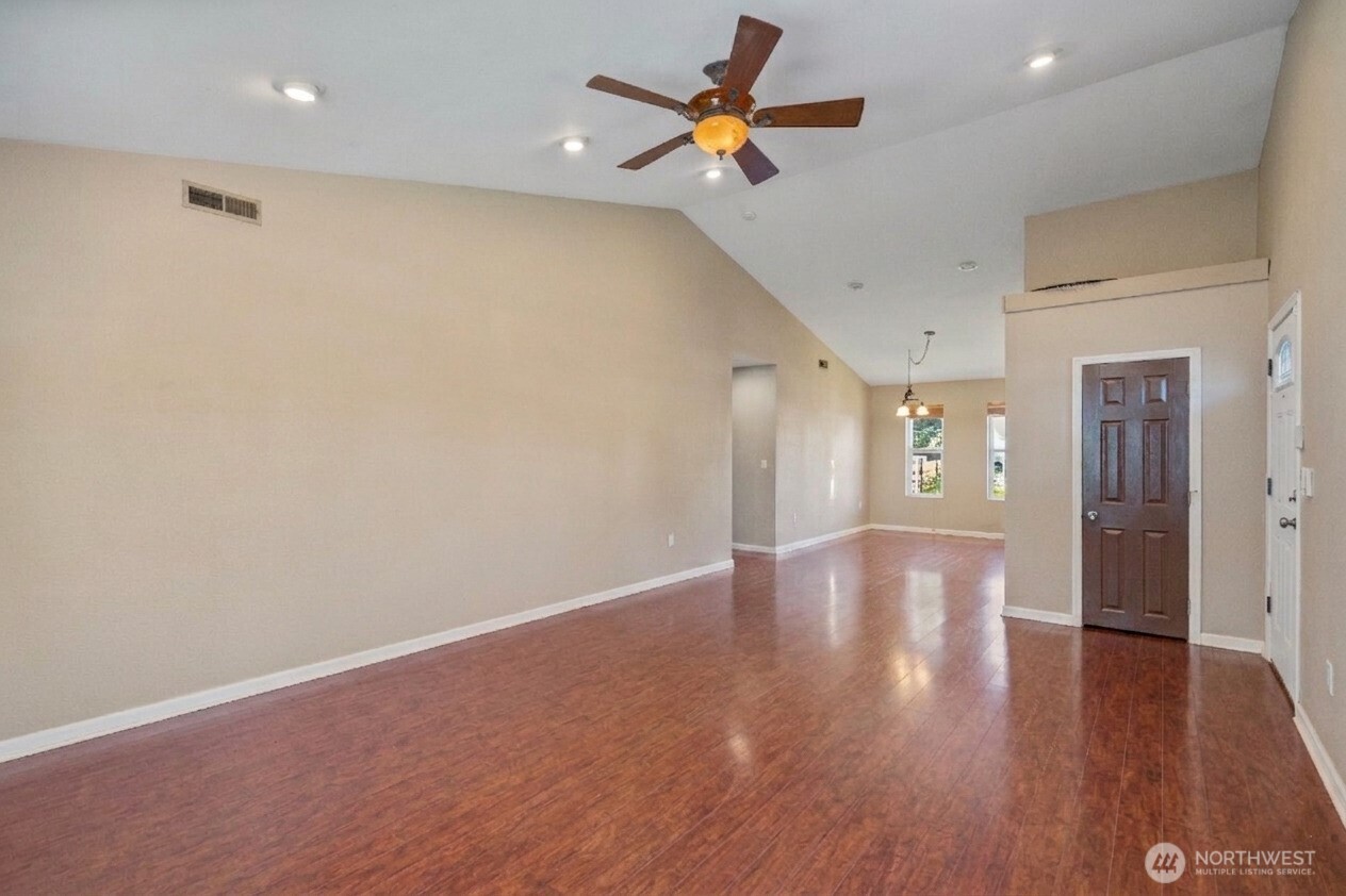 928 W Cherry Street Property Photo 9