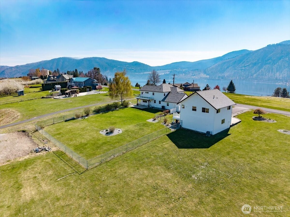 1190 Summit Boulevard Property Photo 2