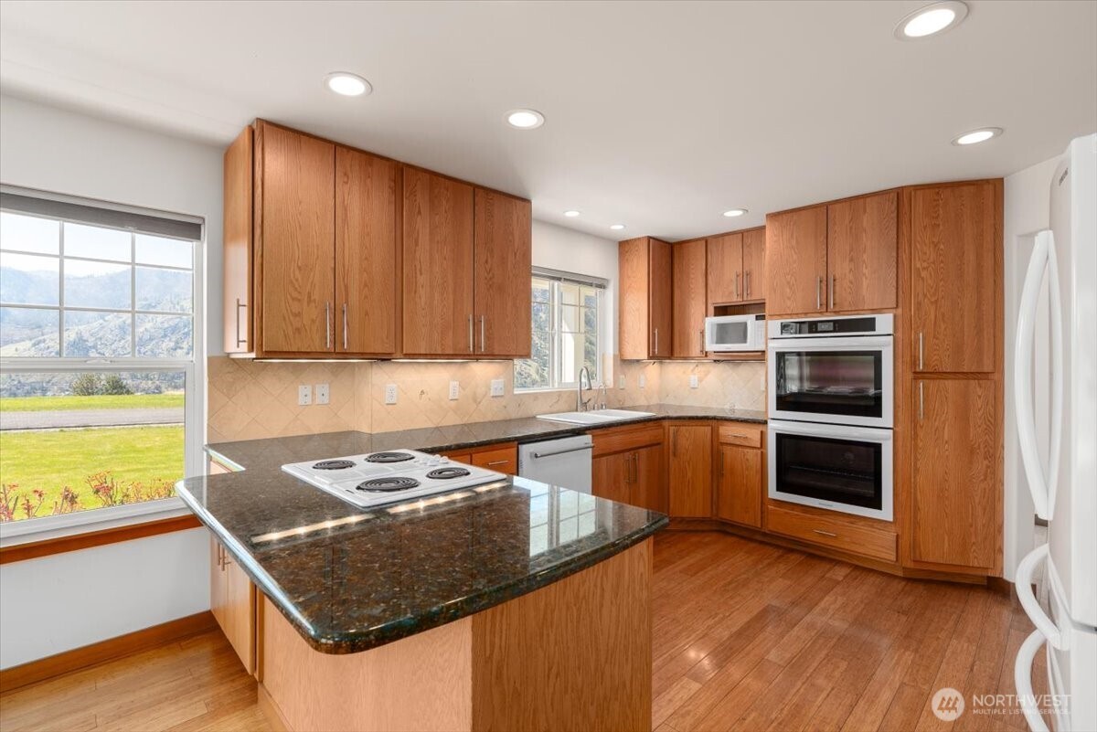 1190 Summit Boulevard Property Photo 10