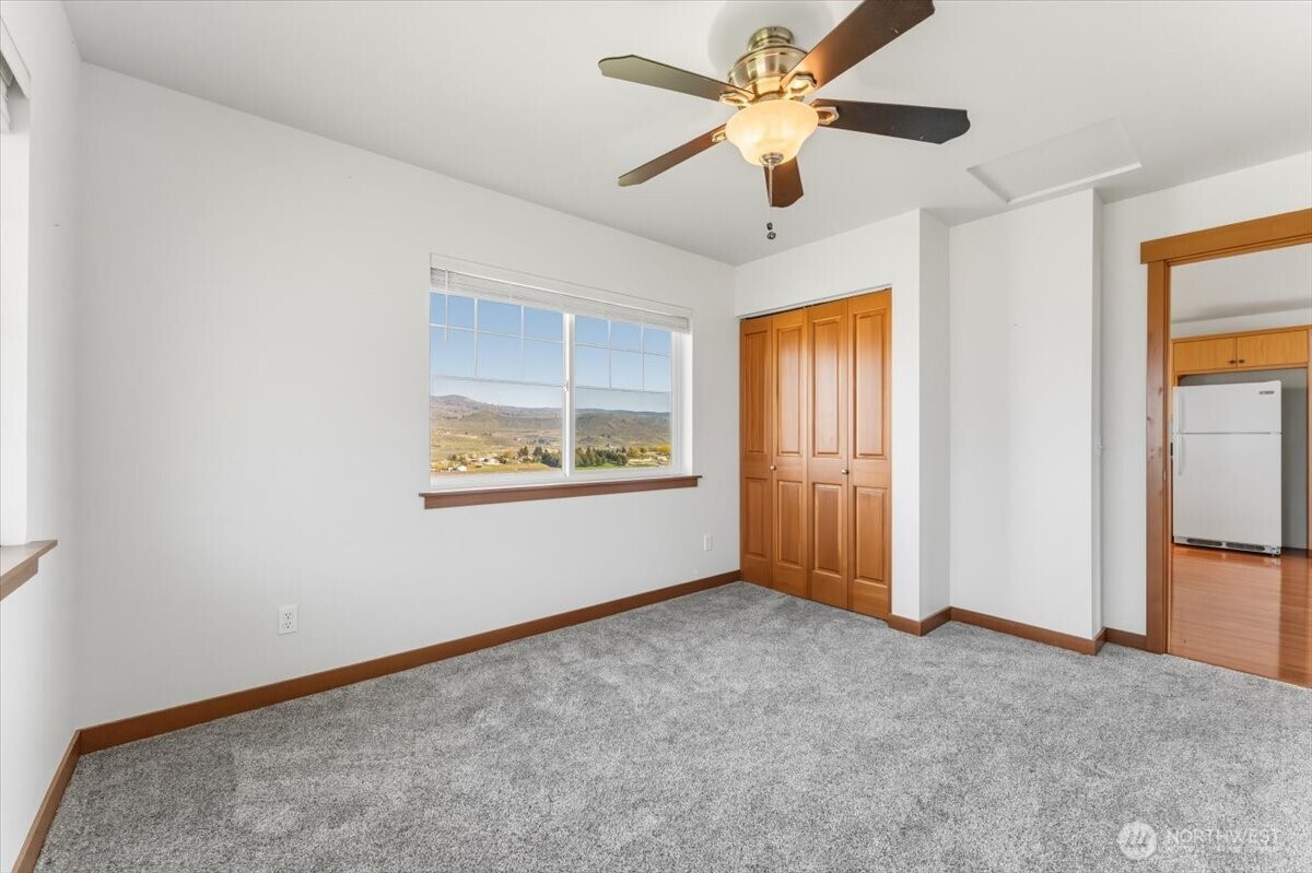 1190 Summit Boulevard Property Photo 34
