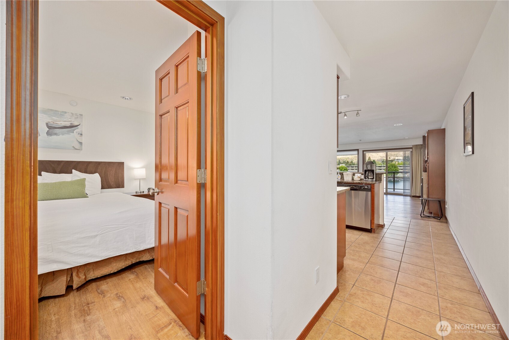 322 W Woodin Avenue 632 Property Photo 5