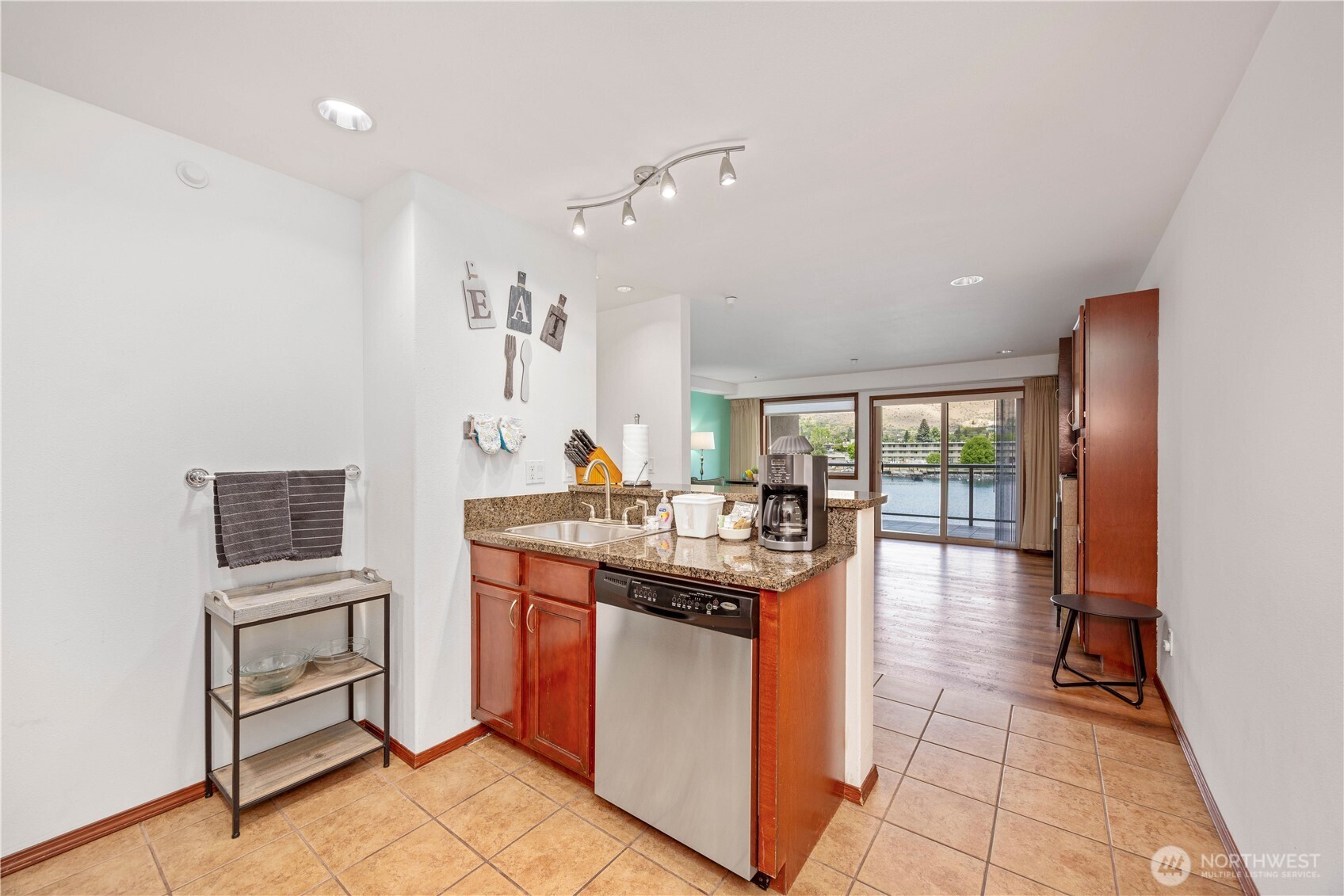 322 W Woodin Avenue 632 Property Photo 6