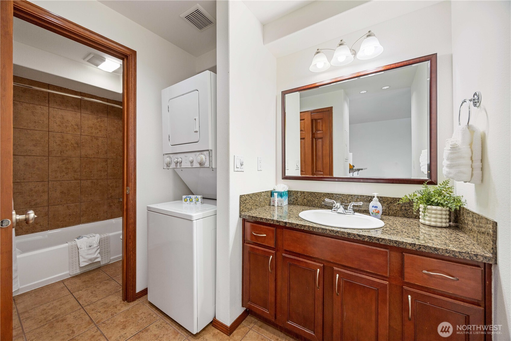 322 W Woodin Avenue 632 Property Photo 9