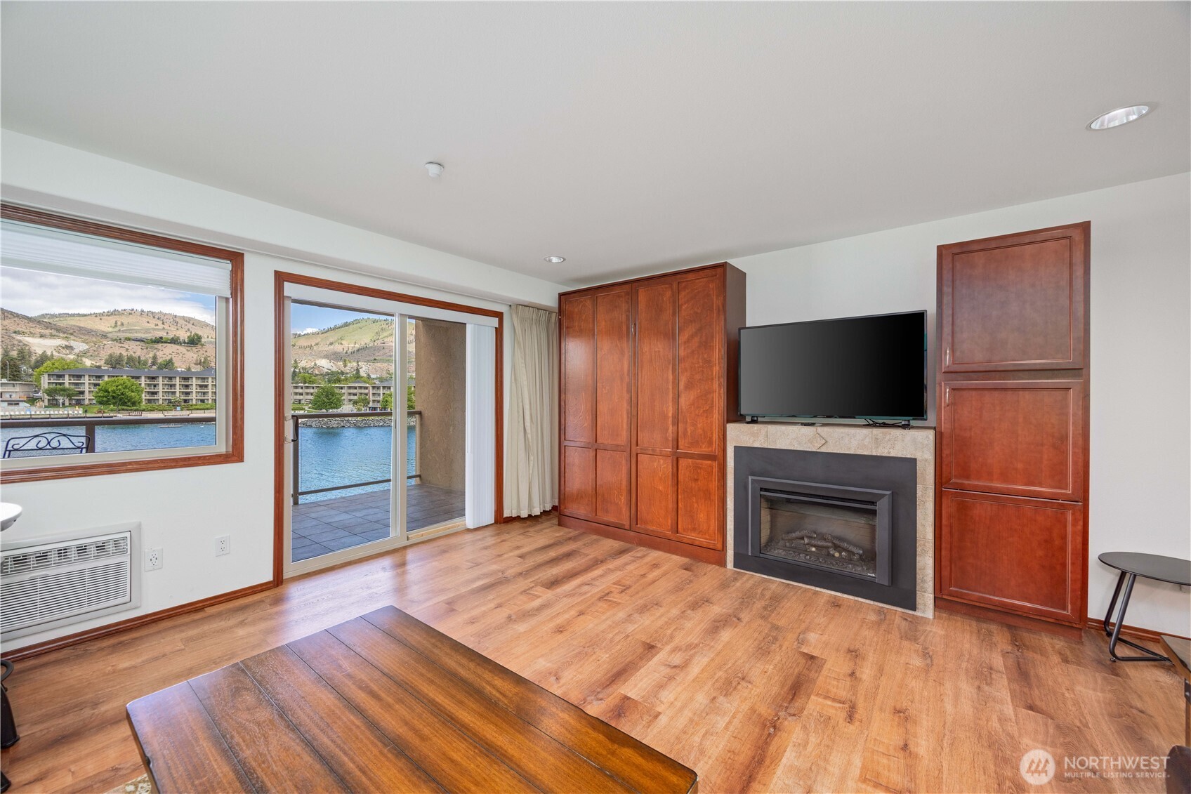 322 W Woodin Avenue 632 Property Photo 16