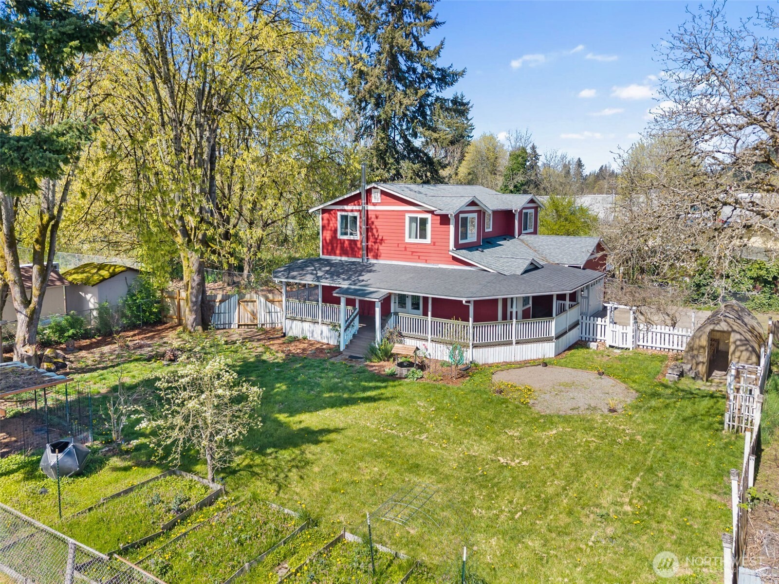 305 Denny Way Property Photo 1