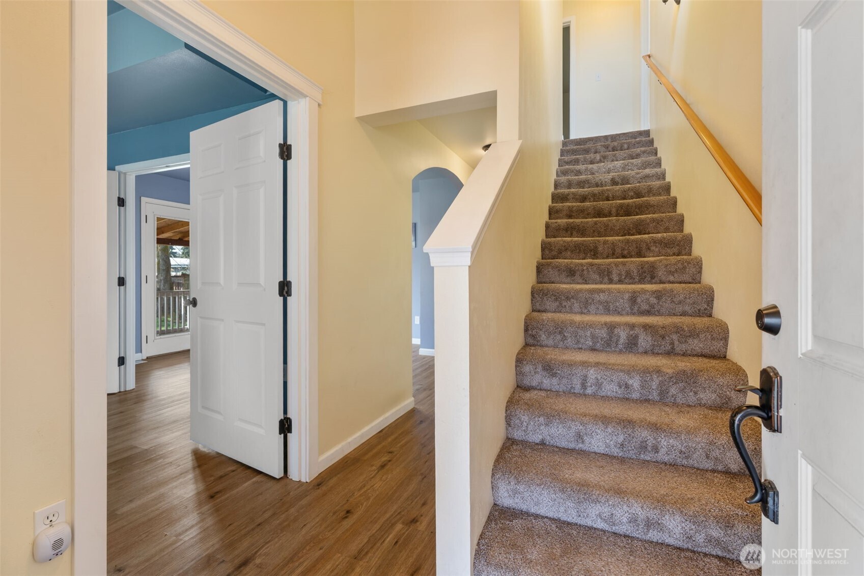305 Denny Way Property Photo 4
