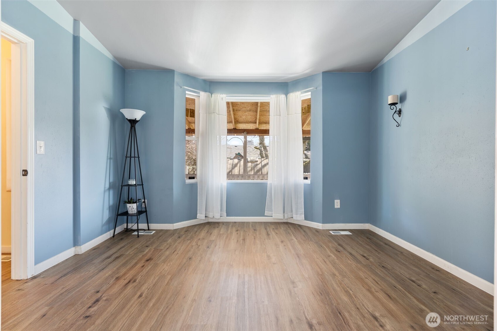 305 Denny Way Property Photo 5
