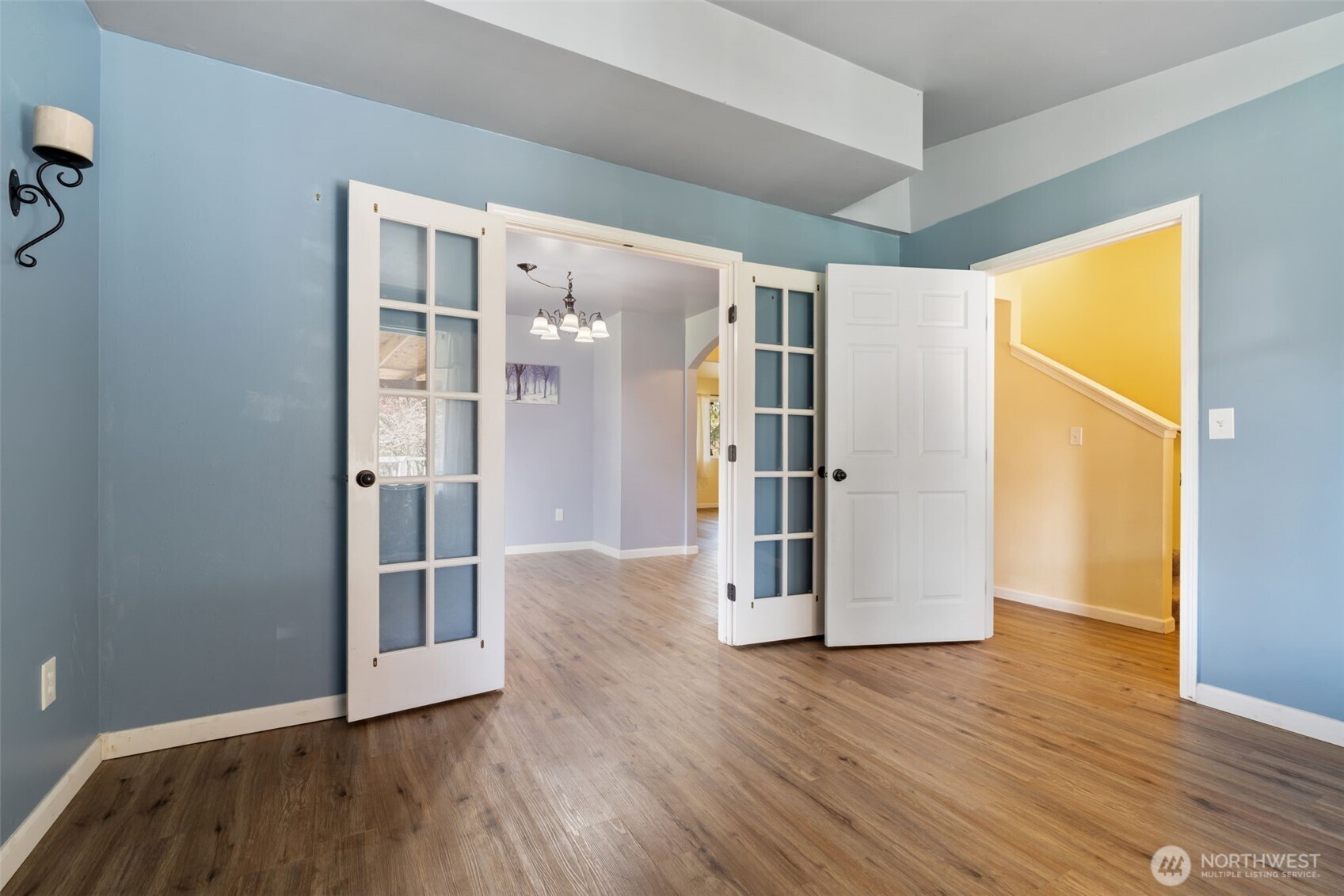 305 Denny Way Property Photo 6