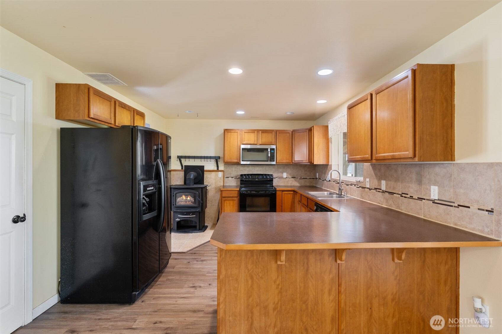 305 Denny Way Property Photo 9