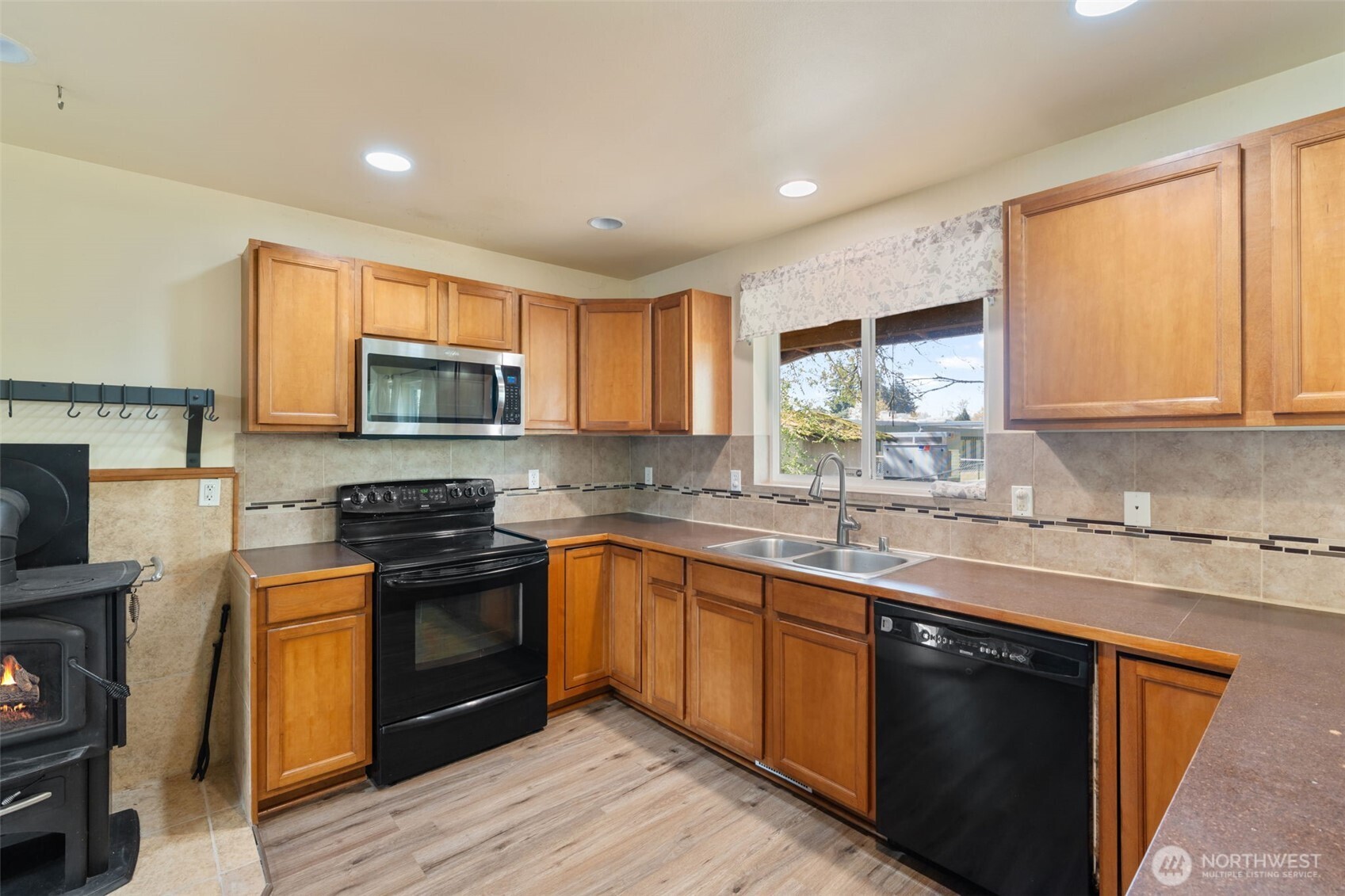 305 Denny Way Property Photo 11