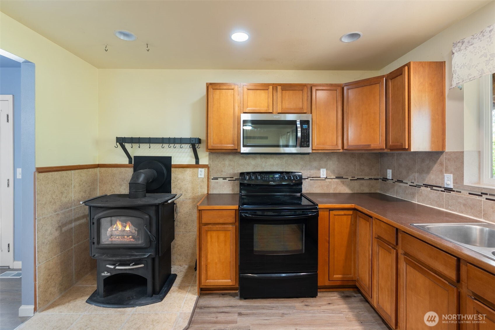 305 Denny Way Property Photo 12