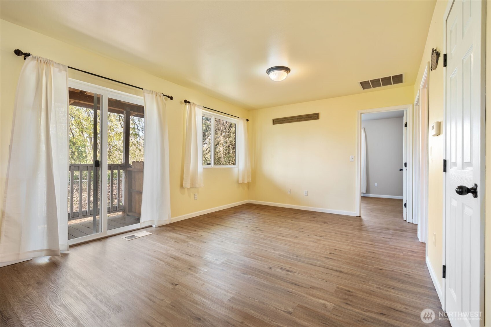 305 Denny Way Property Photo 14