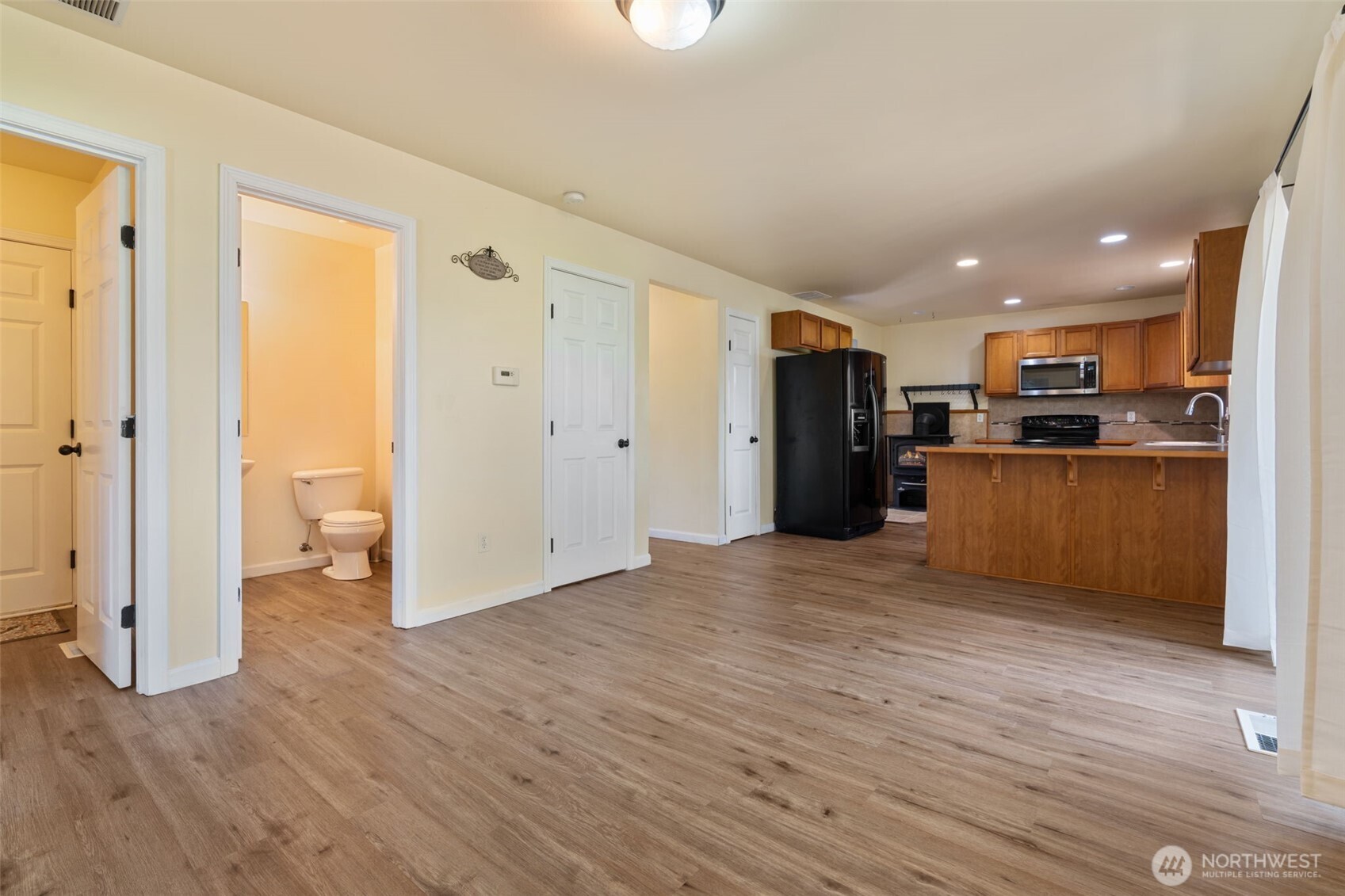 305 Denny Way Property Photo 16