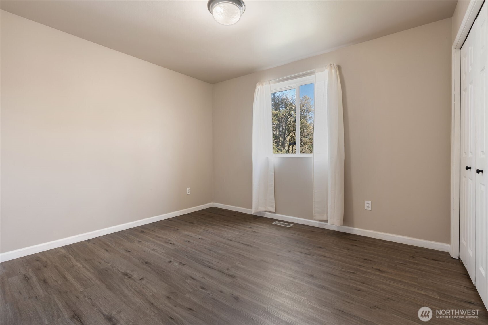305 Denny Way Property Photo 18