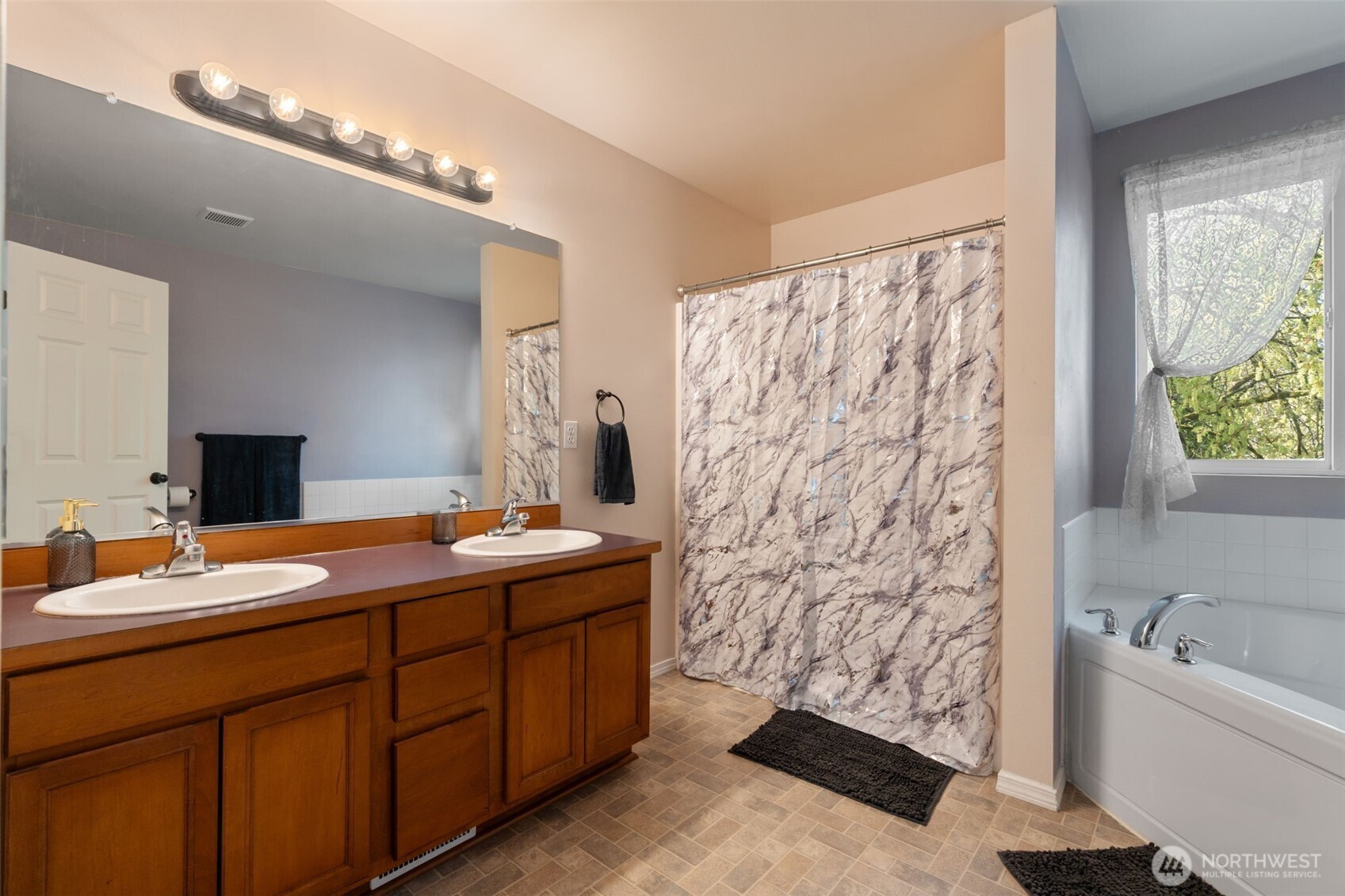 305 Denny Way Property Photo 23