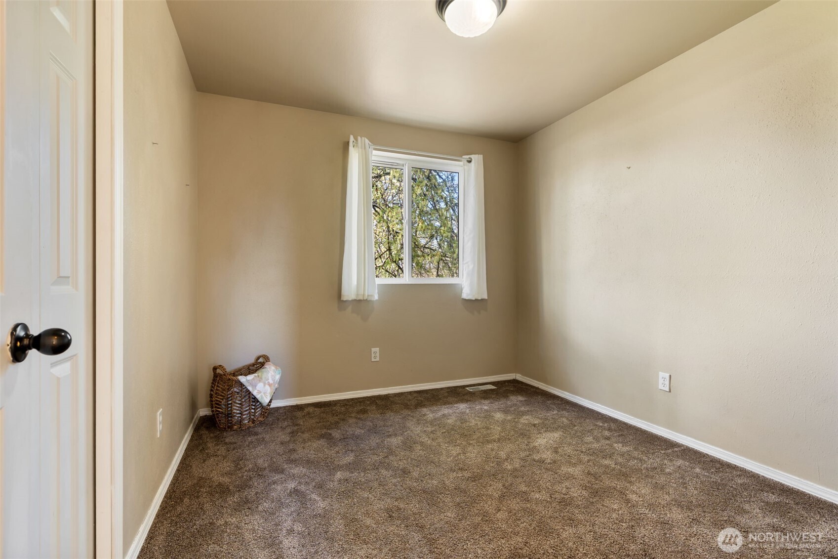 305 Denny Way Property Photo 26