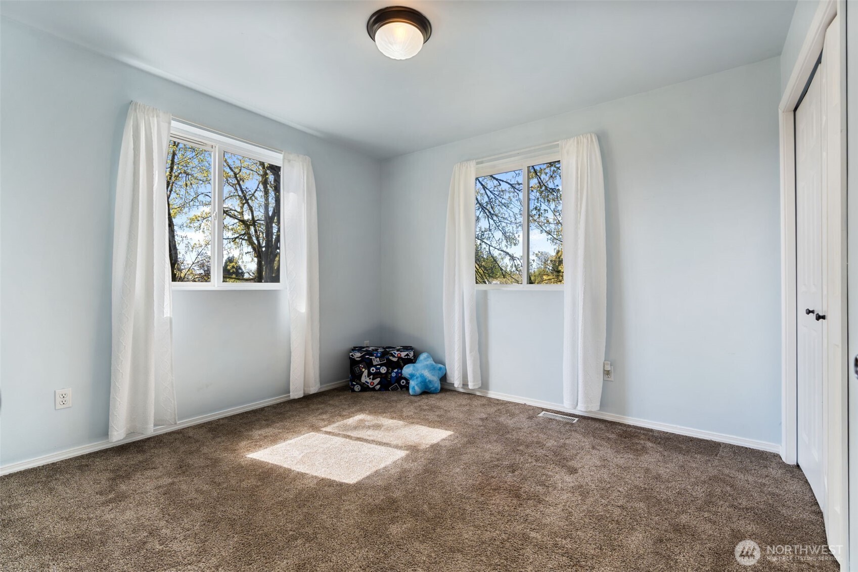 305 Denny Way Property Photo 27