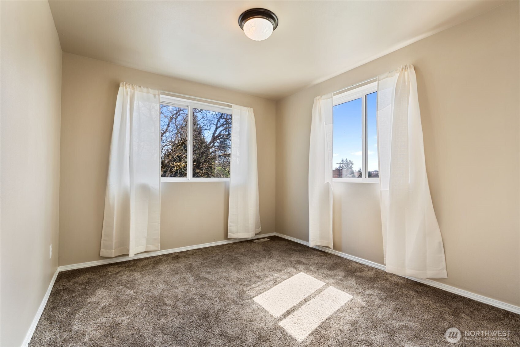 305 Denny Way Property Photo 28